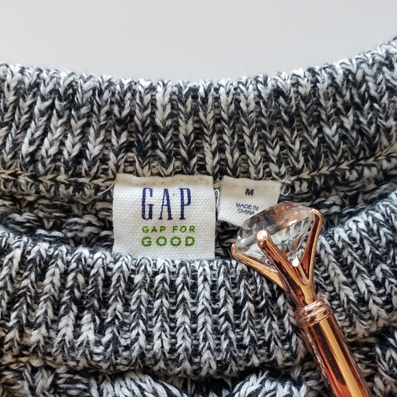 GAP Crew Neck Cable Knit Sweater in Marble - Picture 4 of 5